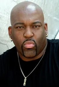 배우인 마르쿠스 M. 몰딘의 대표 이미지