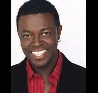 배우인 오기 뱅크스의 대표 이미지