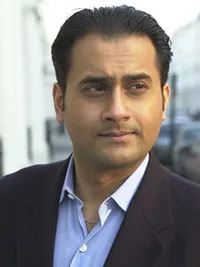 배우인 바룬 샤르마의 대표 이미지