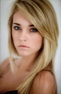 배우인 로라 애슐리 사무엘스의 대표 이미지