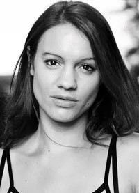 배우인 안드레아 클레벤의 대표 이미지