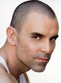 배우인 브래드 칼카테라의 대표 이미지