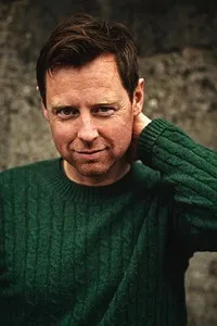 배우, 각본인 마틴 부치의 대표 이미지