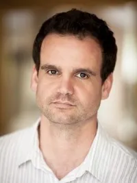 배우인 카림 바빈의 대표 이미지