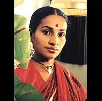 배우인 스와르나 말라와라치치의 대표 이미지