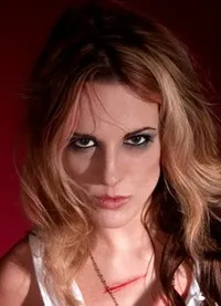 배우인 칼리코 쿠퍼의 대표 이미지