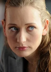 배우인 마그달레나 포플라브스카의 대표 이미지