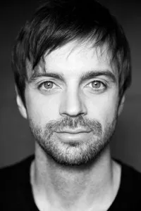 배우인 시몬 파울 서튼의 대표 이미지