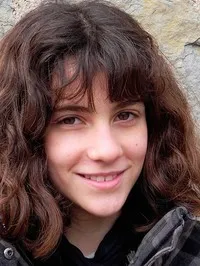 배우인 마리나 코마스의 대표 이미지