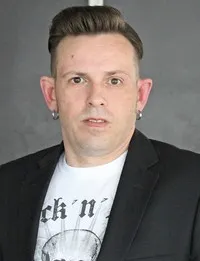 배우인 티모 라비카이넨의 대표 이미지