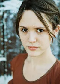 탤런트, 영화배우인 에밀리 콕스의 대표 이미지