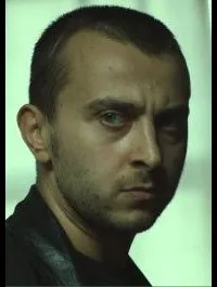 배우, 감독인 알리 아테이의 대표 이미지