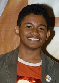 배우인 알버트 파크다워의 대표 이미지