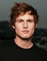 배우, 각본, 감독인 벤자민 굴리의 대표 이미지