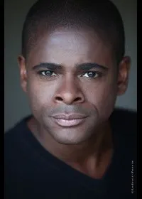 배우인 릭키 트리보드의 대표 이미지