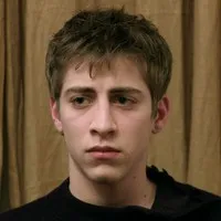 배우인 마디아스 멜롤의 대표 이미지