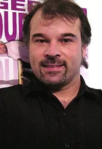 배우, 각본인 제라르 뒤부세의 대표 이미지