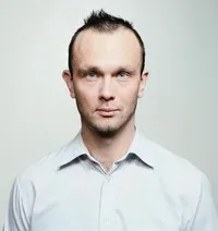 배우인 야리 비르만의 대표 이미지