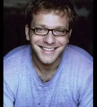 배우인 맥스 레서의 대표 이미지