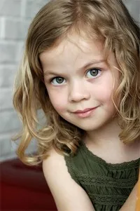 영화배우인 메건 카펜티어의 대표 이미지