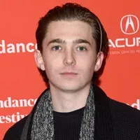 탤런트인 오스틴 에이브람스의 대표 이미지