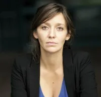 배우인 진저 로만의 대표 이미지