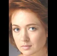 배우인 율리야 스베자코바의 대표 이미지