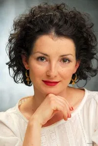 배우, 각본인 올가 파칼로빅의 대표 이미지