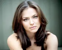 배우인 트리에스테 켈리 던의 대표 이미지