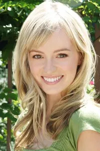 영화배우인 안나 오라일리의 대표 이미지