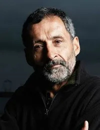 배우인 저만 데 실바의 대표 이미지