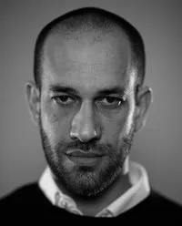 배우인 레나우드 아스테지아니의 대표 이미지