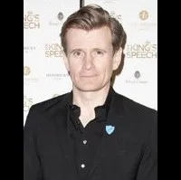 영화배우인 찰스 에드워즈의 대표 이미지