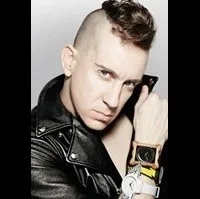 패션 디자이너인 제레미 스캇의 대표 이미지