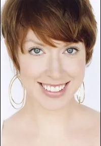 배우인 케이티 하이드의 대표 이미지