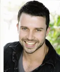 탤런트인 닐 맥더못의 대표 이미지