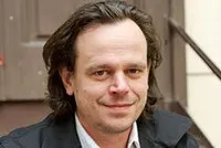 배우인 라이먼드 발리슈의 대표 이미지