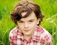 배우인 걸리버 맥그래스의 대표 이미지