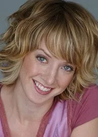 배우인 안나 보치의 대표 이미지