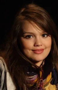 영화배우인 에밀리아 슐레의 대표 이미지