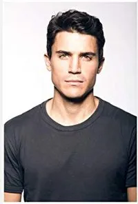 영화배우인 알렉스 곤잘레즈의 대표 이미지