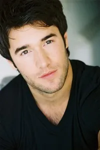 영화배우인 조시 보먼의 대표 이미지