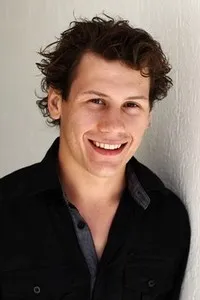 영화배우인 루카스 피타웨이의 대표 이미지