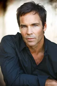 영화배우인 제이 피켓의 대표 이미지