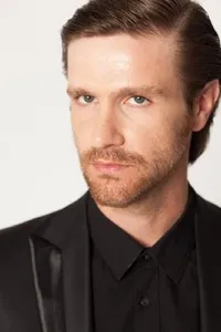 영화배우인 라두 이아코반의 대표 이미지