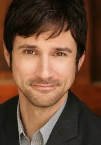 영화배우인 조쉬 로버트 톰슨의 대표 이미지