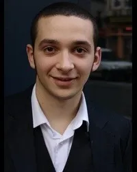 영화배우인 윌리엄 레브길의 대표 이미지