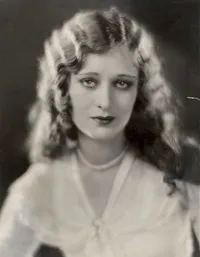 영화배우인 돌로레스 코스텔로의 대표 이미지