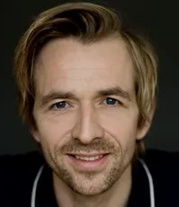 영화배우인 캐스퍼 레이스너의 대표 이미지