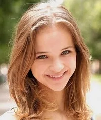 영화배우인 리사 비카리의 대표 이미지